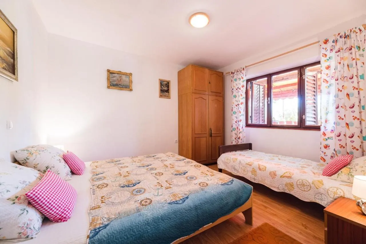 Apartments With A Parking Space Novi Vinodolski - 10270